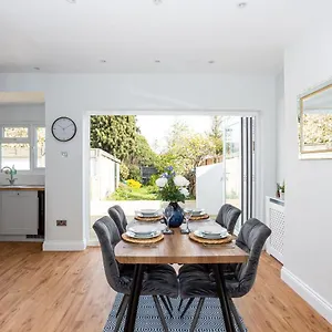 The Carlton By Sorted Apartment