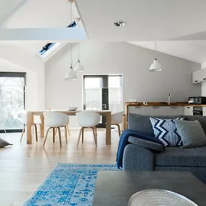 the-cliffside-loft-distinctly-modern-3-bdr-riverside-home.tophotelsbath.com/